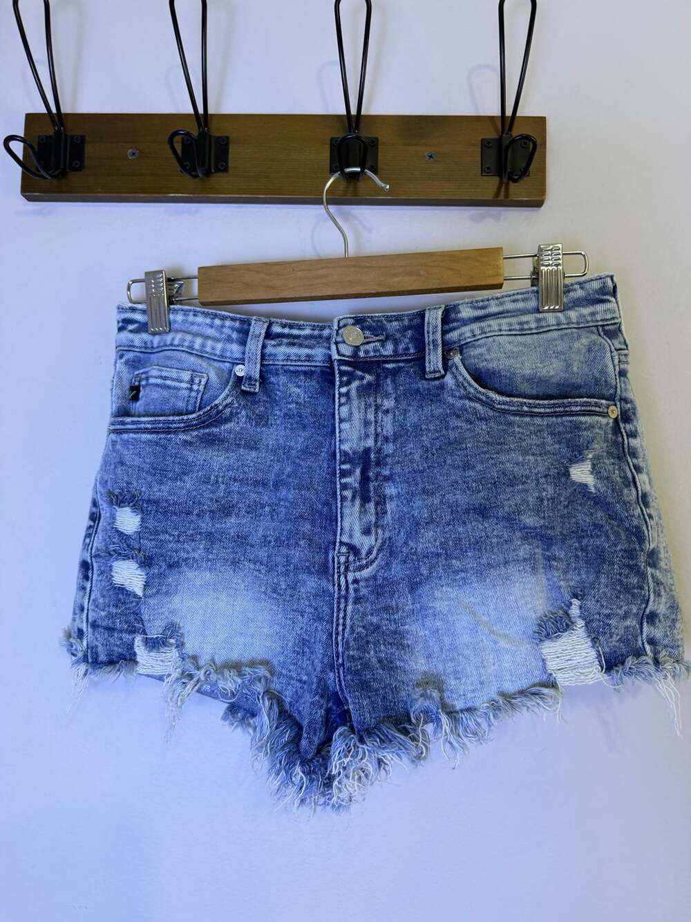 KanCan Distressed Denim Cutoff Shorts Women’s Large Blue Acid Wash Frayed Hem